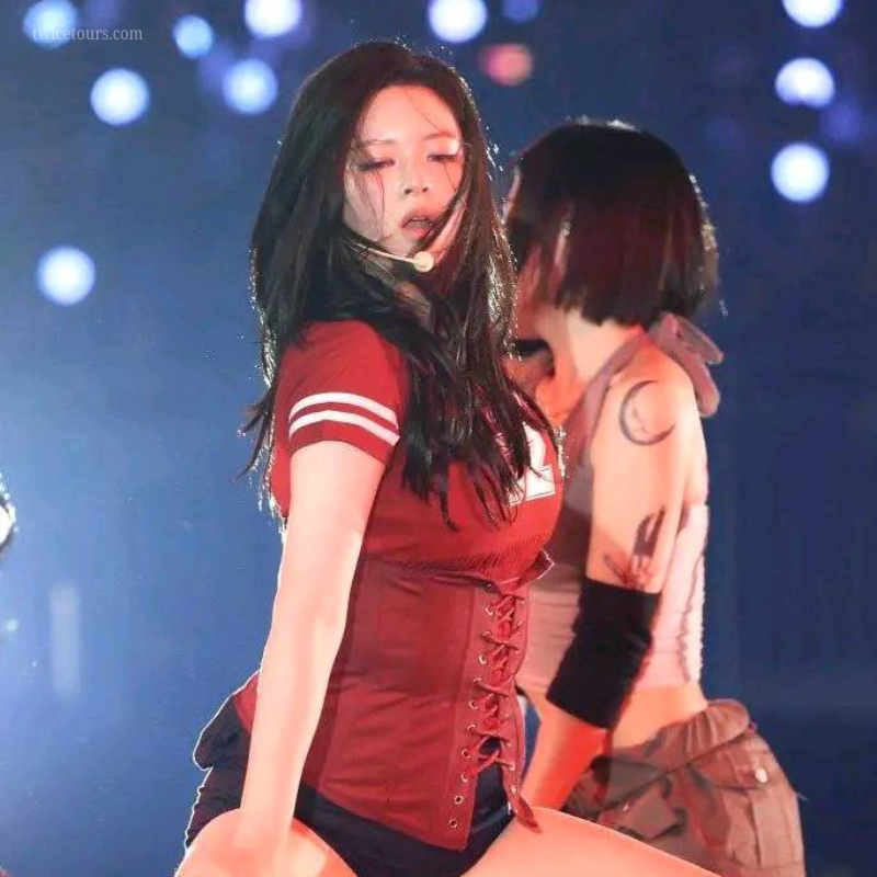 Yoo Jeongyeon stage performance