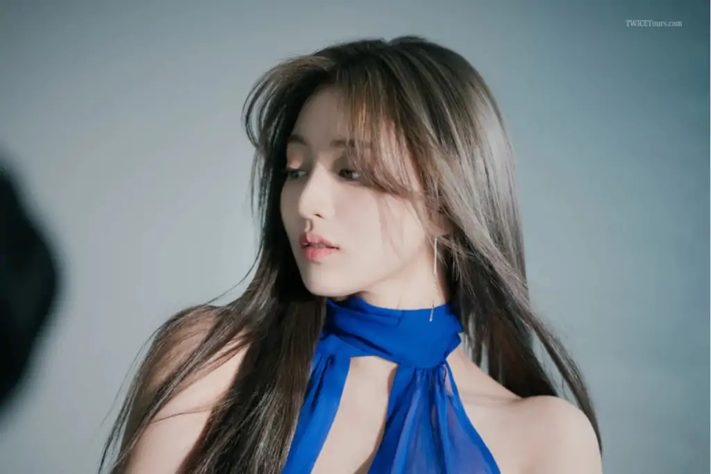 Jihyo in blue outfit