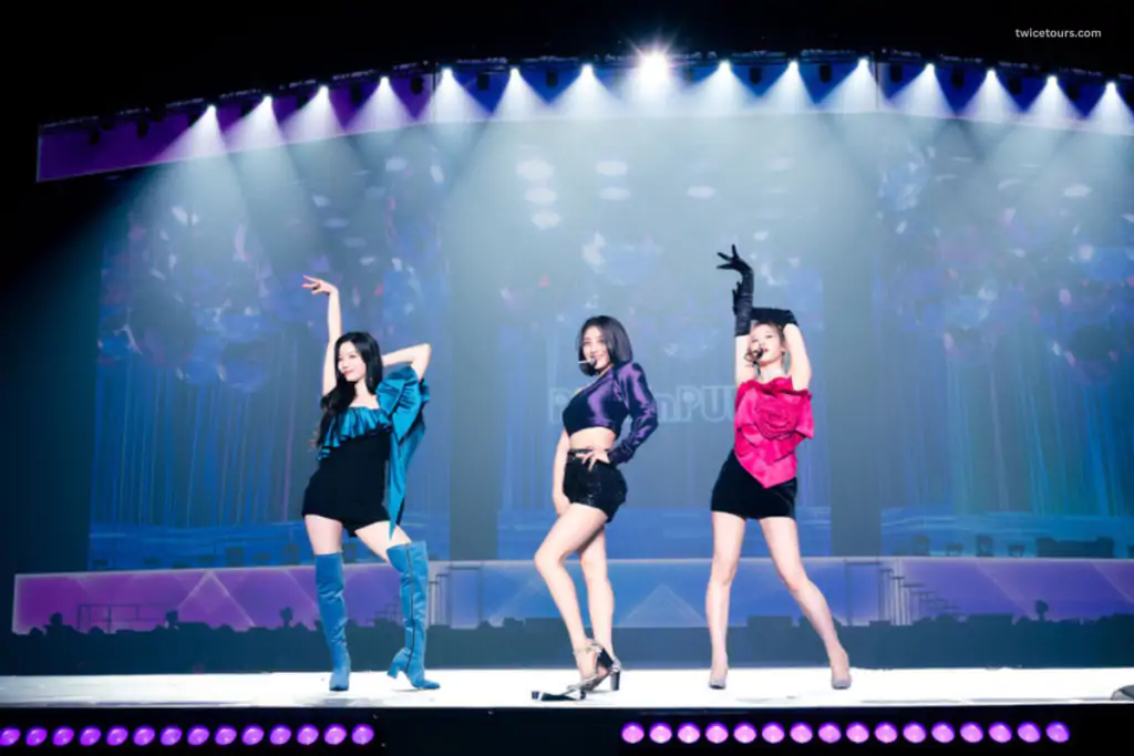 Misamo on stage act
