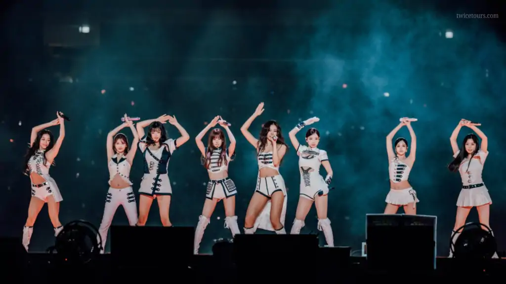TWICE Brings Two-Night Tour Stop to Vancouver’s Rogers Arena 2 TWICE Band Concert