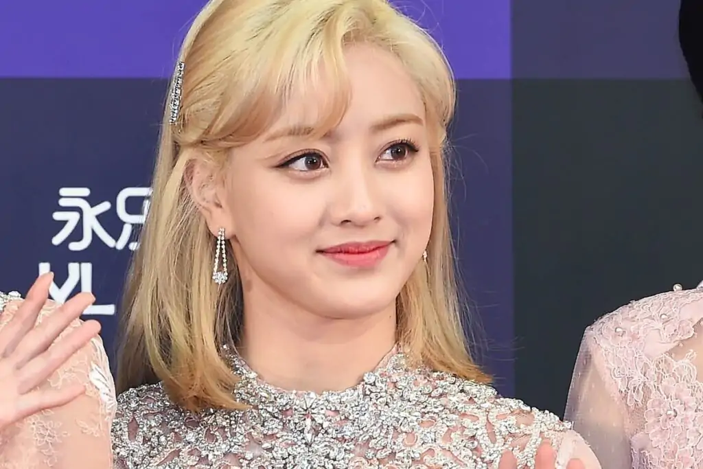 twice jihyo stunning look