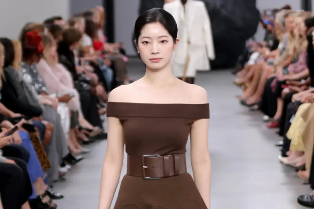Dahyun Rejoins TWICE at Tokyo National Stadium: What to Expect from Her Limited Return 2 Dahyun of Twice Makes Her Runway Debut During NYFW