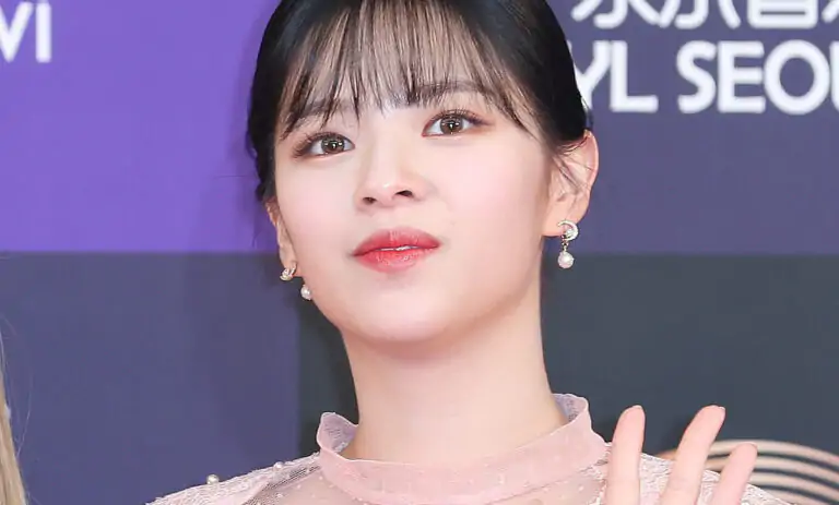 Jeongyeon Draws Attention for Weight Loss